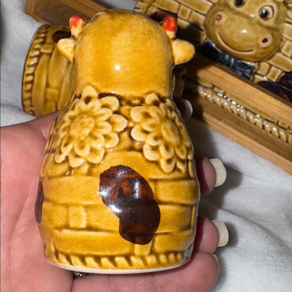 Adorable Vintage Cow Salt & Pepper Shaker Set with Napkin Holder - Picture 8 of 16